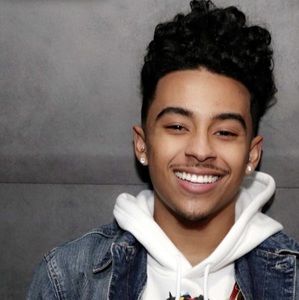 Meet your Posher, Eanae